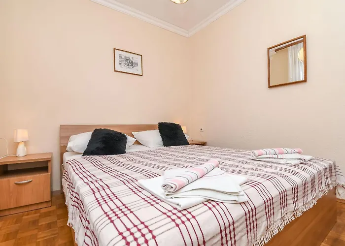 Fidelis Apartament *